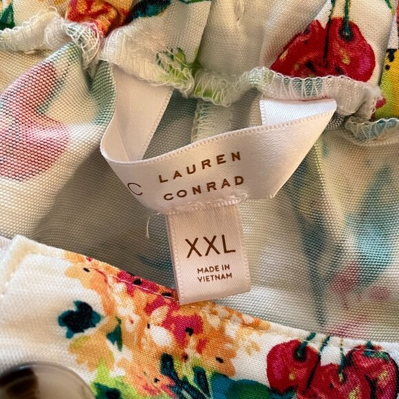 Lauren Conrad Shorts White with Fruit Size XXL - Picture 3 of 4
